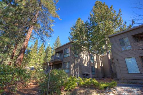 Фотографии гостевого дома 
            Sparrows Nest by Lake Tahoe Accommodations