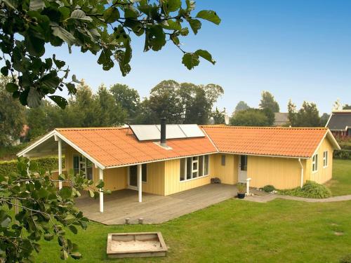 Фотография гостевого дома Four-Bedroom Holiday home in Nordborg 2