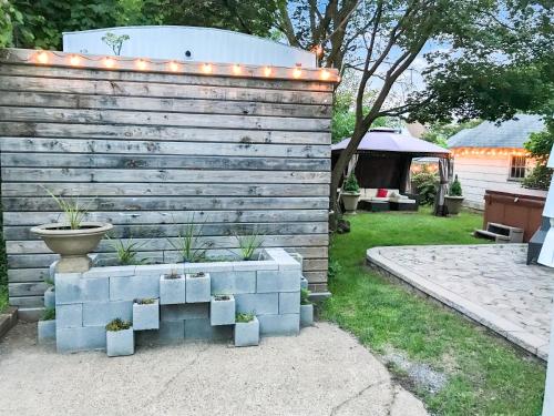 Фотография гостевого дома Co-ed Dorm with Fantastic Patio!