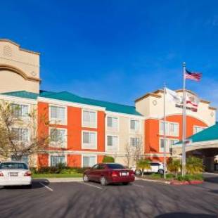 Фотографии гостиницы 
            Best Western Airport Inn & Suites Oakland