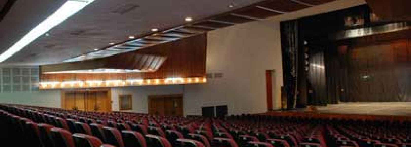 Фотография конференц-зала Зрительный зал Концертно-выставочного центра Губернский