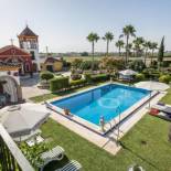 Фотография гостевого дома Casa de Campo con Piscina en Sevilla en los Palacios y Villafranca