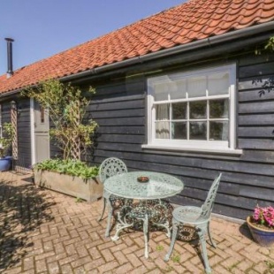 Фотография гостевого дома Courtyard Cottage, Poplar Farm Barn