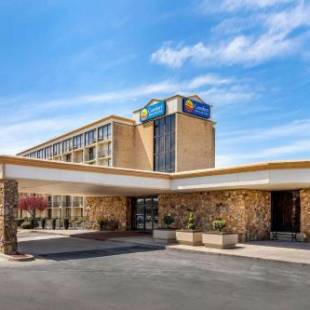 Фотографии гостиницы 
            Comfort Inn & Suites near Danville Mall