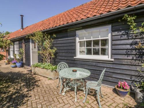 Фотографии гостевого дома 
            Courtyard Cottage, Poplar Farm Barn