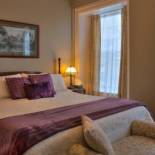 Фотография мини отеля Sir Isaac Brock B&B Luxury Suites