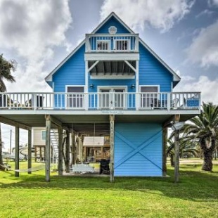 Фотография гостевого дома Cozy Surfside Beach House with Deck and Gulf Views!