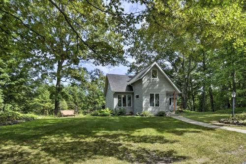 Фотографии гостевого дома 
            Updated Home with Deck, 2 Mi to Sister Bay Beach