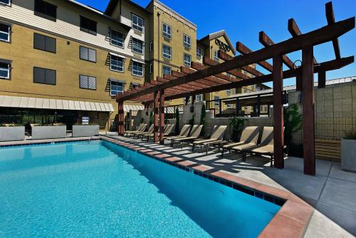 Фотография гостиницы Oxford Suites Paso Robles