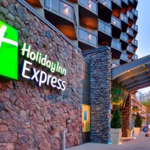 Фотографии гостиницы 
            Holiday Inn Express Edmonton Downtown, an IHG Hotel