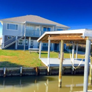 Фотография гостевого дома Waterfront Slidell Home with Boat Dock and Canal View!