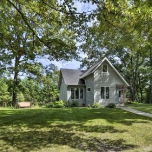 Фотография гостевого дома Updated Home with Deck, 2 Mi to Sister Bay Beach