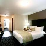 Фотография гостиницы Foxwood Inn & Suites Drayton Valley