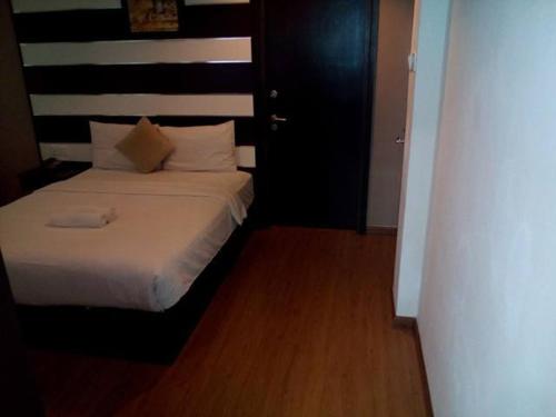 Фотография гостиницы Hotel Zamburger Taman Kapar