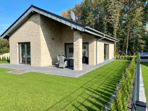 Фотографии гостевого дома 
            Schönes Ferienhaus mit Sauna am Harkebrügger See in der Nähe von Oldenburg