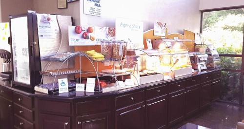 Фотография гостиницы Holiday Inn Express Hotel & Suites Lawrenceville, an IHG Hotel