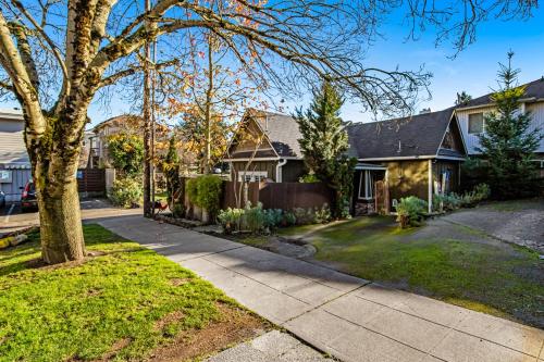 Фотографии гостевого дома 
            Artsy Cottage on Capitol Hill