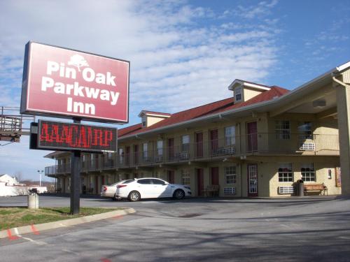 Фотография гостиницы Pin Oak Parkway Inn