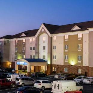 Фотографии гостиницы 
            Candlewood Suites Virginia Beach Town Center, an IHG Hotel