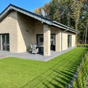 Фотография гостевого дома Schönes Ferienhaus mit Sauna am Harkebrügger See in der Nähe von Oldenburg