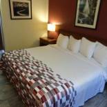 Фотография мини отеля Red Roof Inn & Suites Medford - Airport