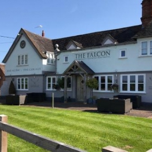 Фотография гостевого дома The Falcon At Hatton