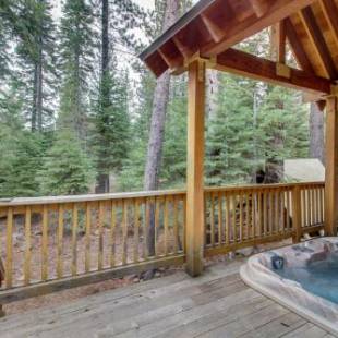 Фотографии гостевого дома 
            Snowpeak Chalet in Tahoe Donner