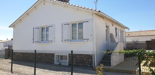 Фотография гостевого дома Les Petites Jardaises,6-8pers, tout à pied, plages, centre ville, port