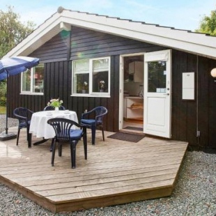 Фотография гостевого дома Five-Bedroom Holiday home in Juelsminde 1