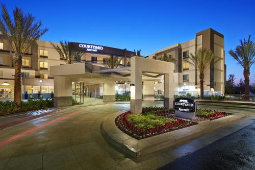 Фотография гостиницы Courtyard Long Beach Airport