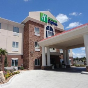 Фотография гостиницы Holiday Inn Express Kenedy, an IHG Hotel