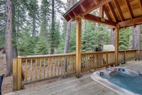 Фотография гостевого дома Snowpeak Chalet in Tahoe Donner