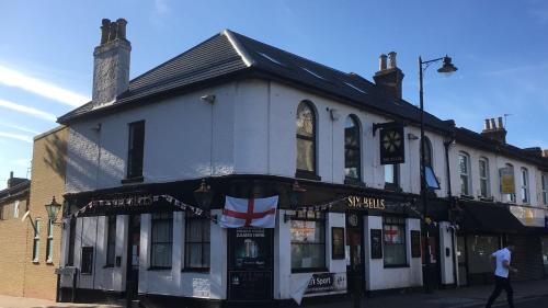 Фотография гостиницы The Six Bells Hotel