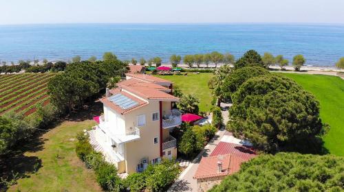 Фотография апарт отеля Irida Beach Resort Suites