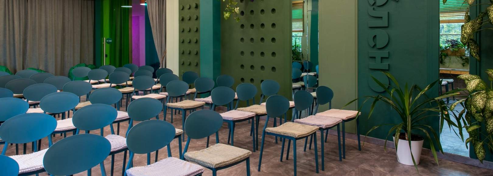 Фотография конференц-зала Зелено