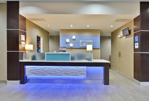 Фотография гостиницы Holiday Inn Express Hotel and Suites Forrest City, an IHG Hotel