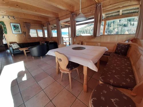 Фотография гостевого дома Wohlfuehl-Chalet-Alpengloeckchen