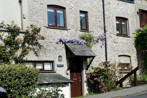 Фотография гостевого дома Riverview - Family river retreat a short walk from the quay