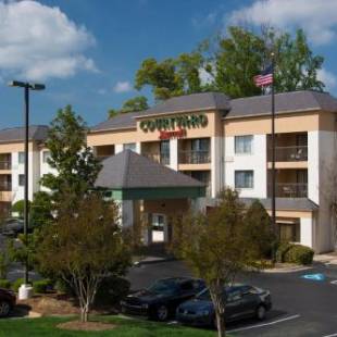 Фотографии гостиницы 
            Courtyard by Marriott Charlotte Lake Norman