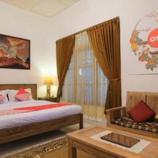 Фотографии гостиницы 
            OYO 244 Griya Cemara Homestay