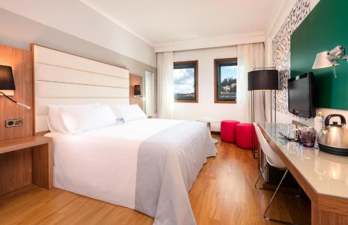 Фотография гостиницы Hotel Santiago Plaza Affiliated by Meliá