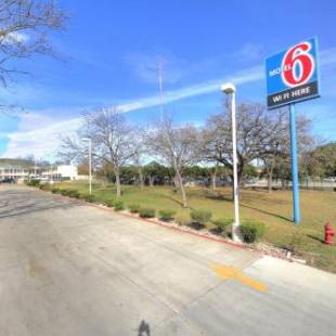 Фотографии гостиницы 
            Motel 6-Kerrville, TX