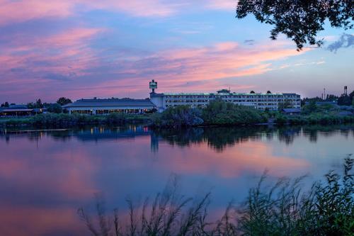 Фотографии гостиницы 
            Shilo Inn Suites - Idaho Falls