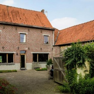 Фотография гостевого дома Elegant Farmhouse in Michelbeke - Brakel with Terrace, Garden