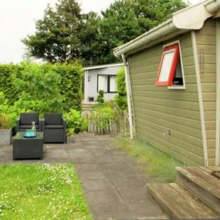 Фотографии гостевого дома 
            Nice chalet with a microwave, near the Wadden Sea