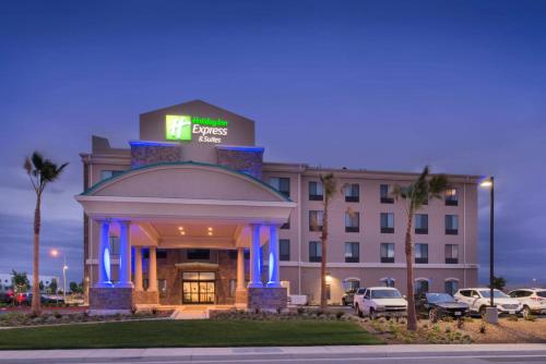 Фотография гостиницы Holiday Inn Express & Suites Bakersfield Airport, an IHG Hotel