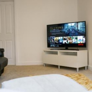 Фотография гостевого дома House number 12 sleeps up to 5 with Smart TVs in every room