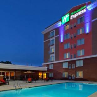 Фотографии гостиницы 
            Holiday Inn Express Augusta Downtown, an IHG Hotel