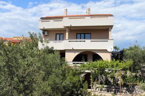 Фотография гостевого дома Rooms with a parking space Krk - 13553