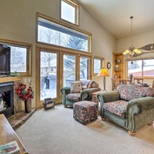 Фотография гостевого дома Frisco Townhome with Hot Tub - 10 Mi to Breckenridge